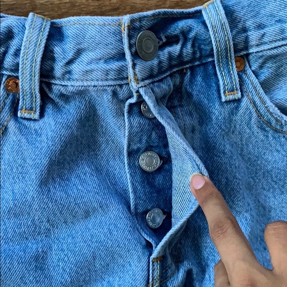 Levi shorts - Picture 3 of 4